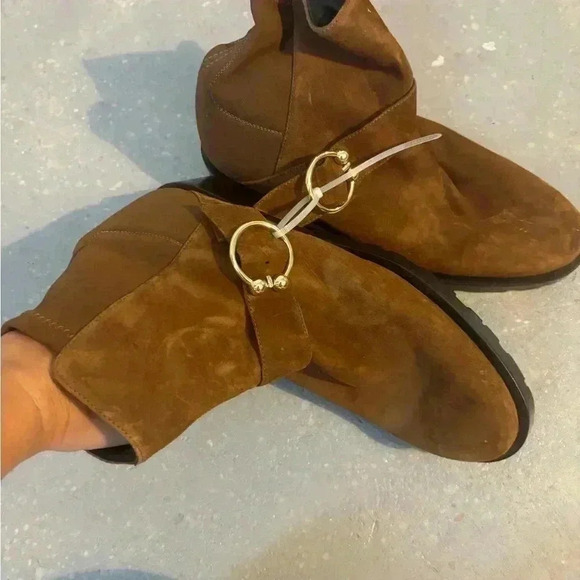 STUART WEITZMAN
Luxering Booties - Picture 4 of 10